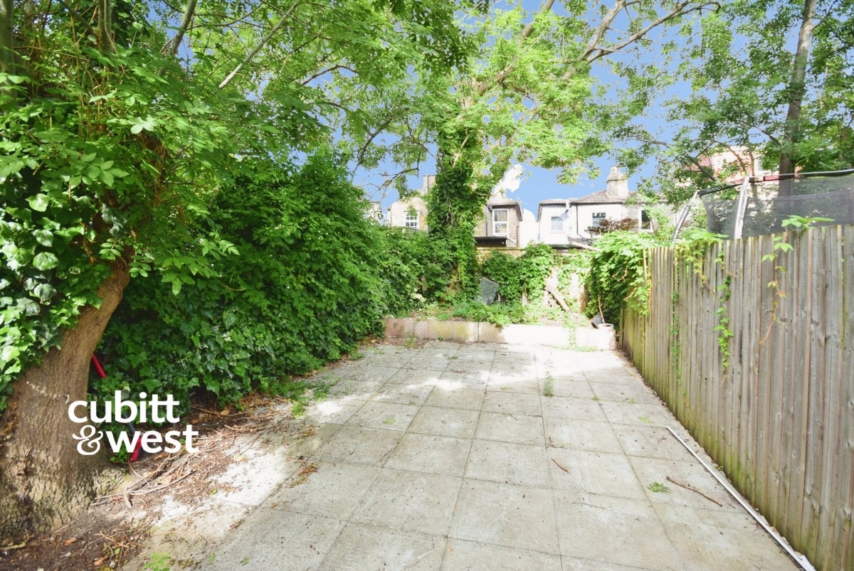 House Carshalton Grove in Greater London