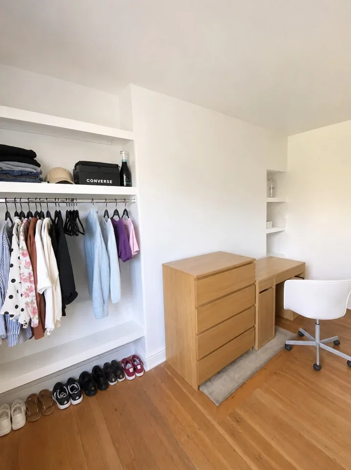 Room Poplar High Street in Greater London