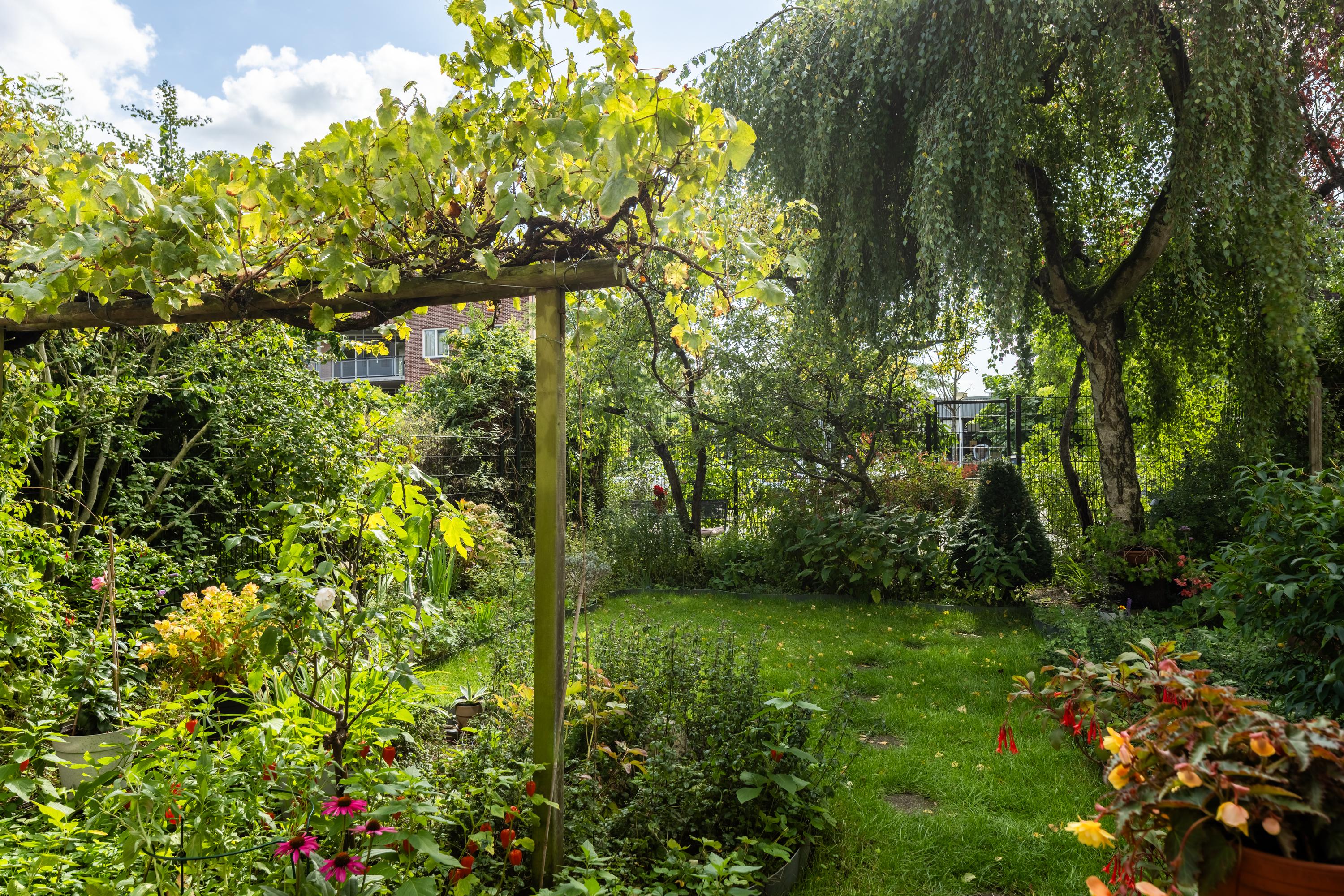 Tussenwoning te koop: Basilicumhof 34, Duivendrecht