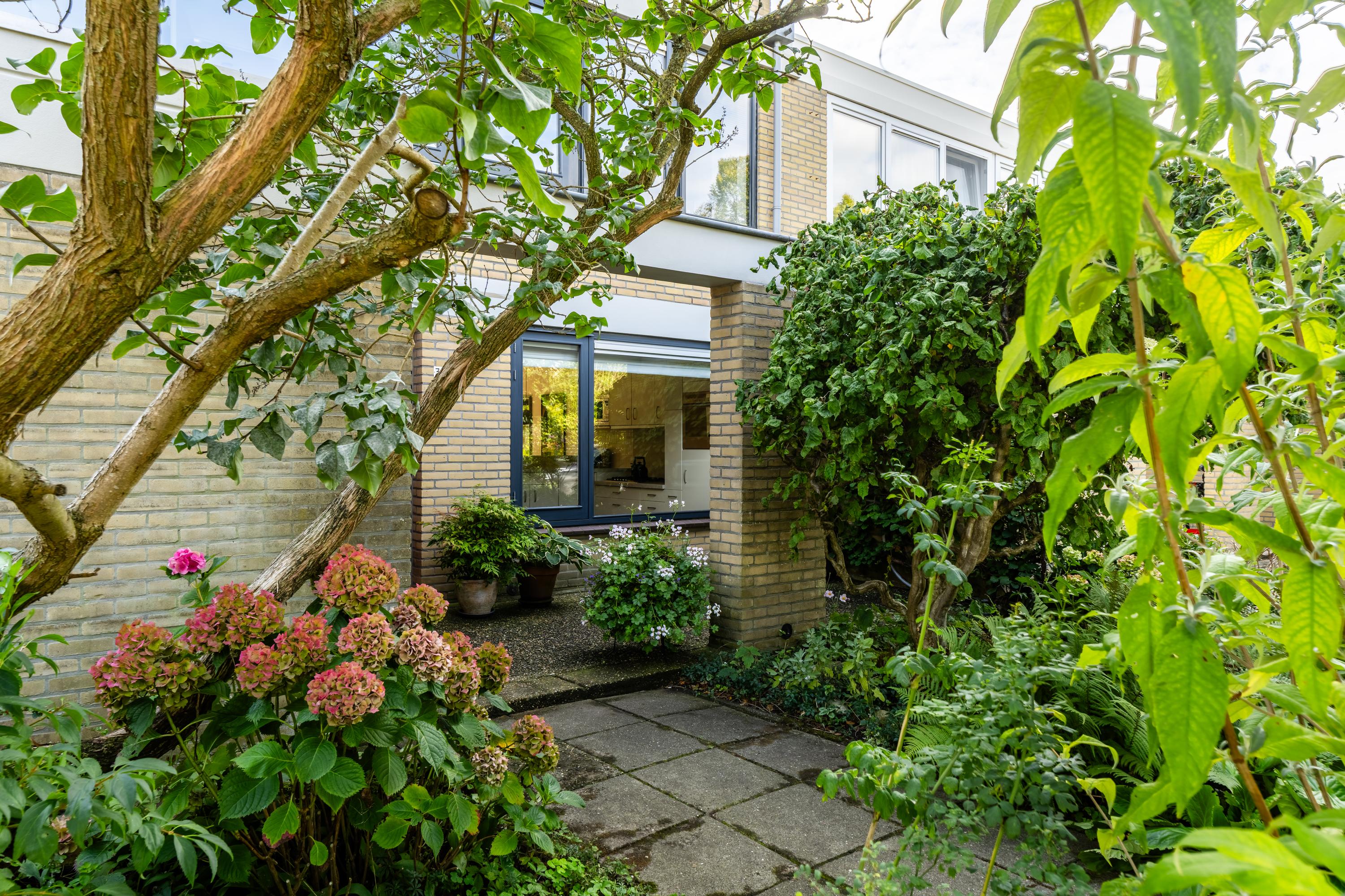 Tussenwoning te koop: Basilicumhof 34, Duivendrecht