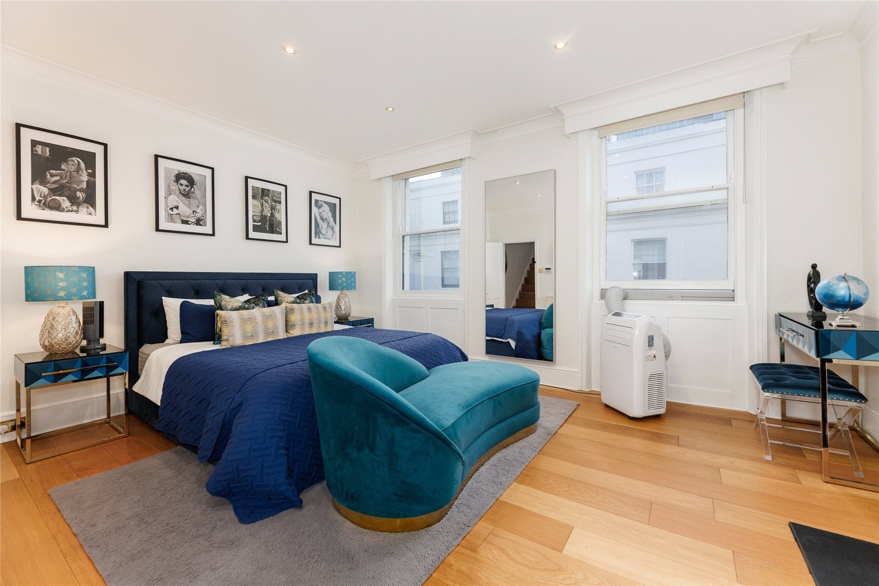 House Lower Grosvenor Place in City of Westminster