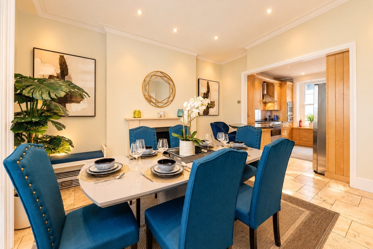 House Lower Grosvenor Place in City of Westminster