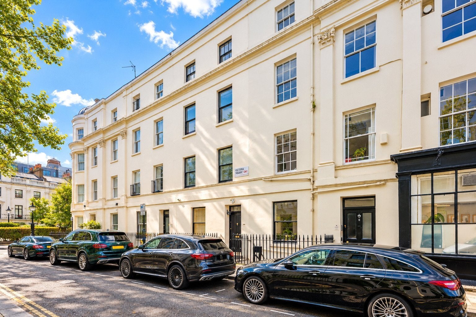 House Lower Grosvenor Place in City of Westminster