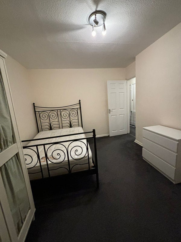 Room Palace Road in Greater London
