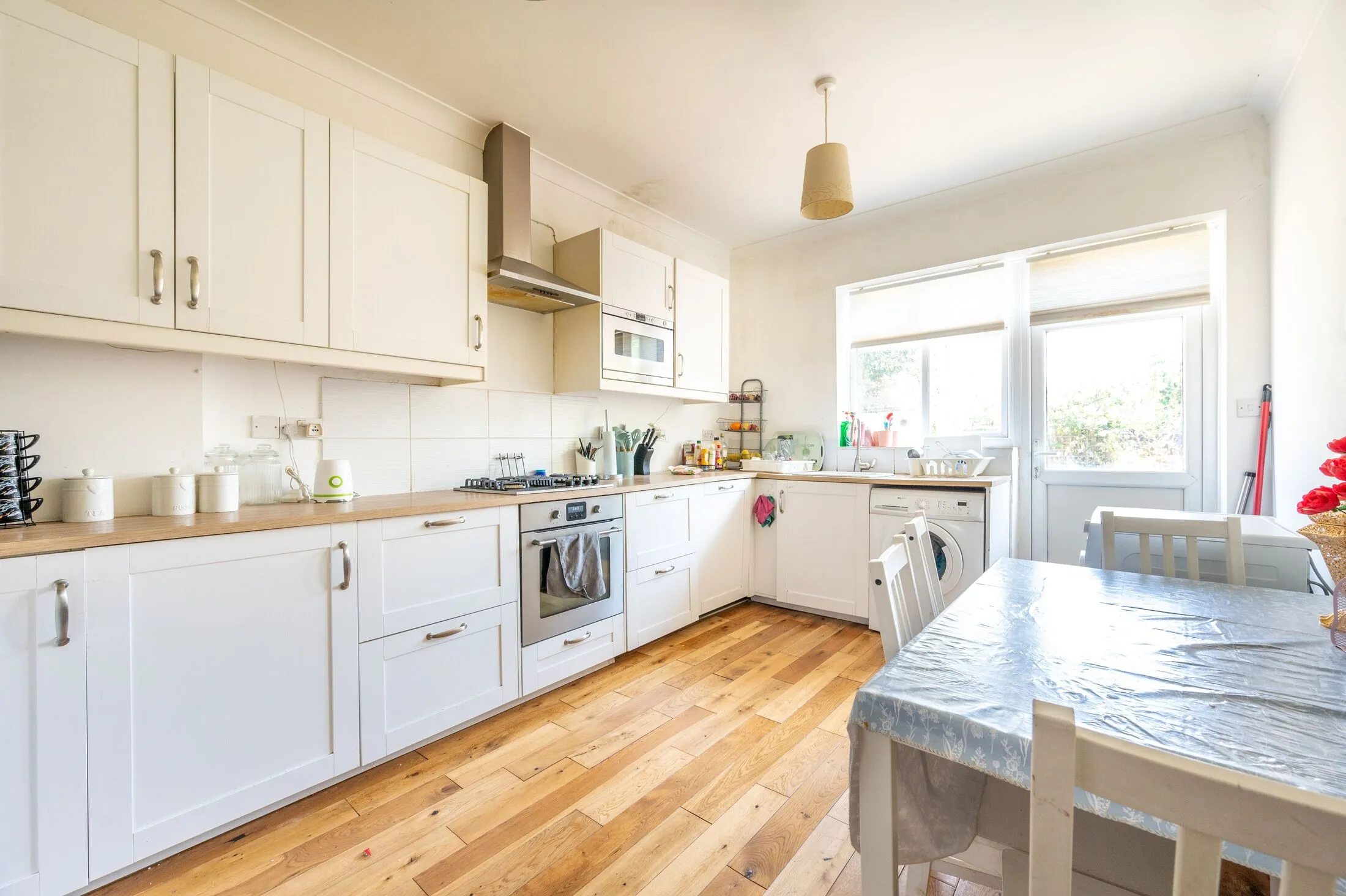 Flat Shrewsbury Road in Greater London