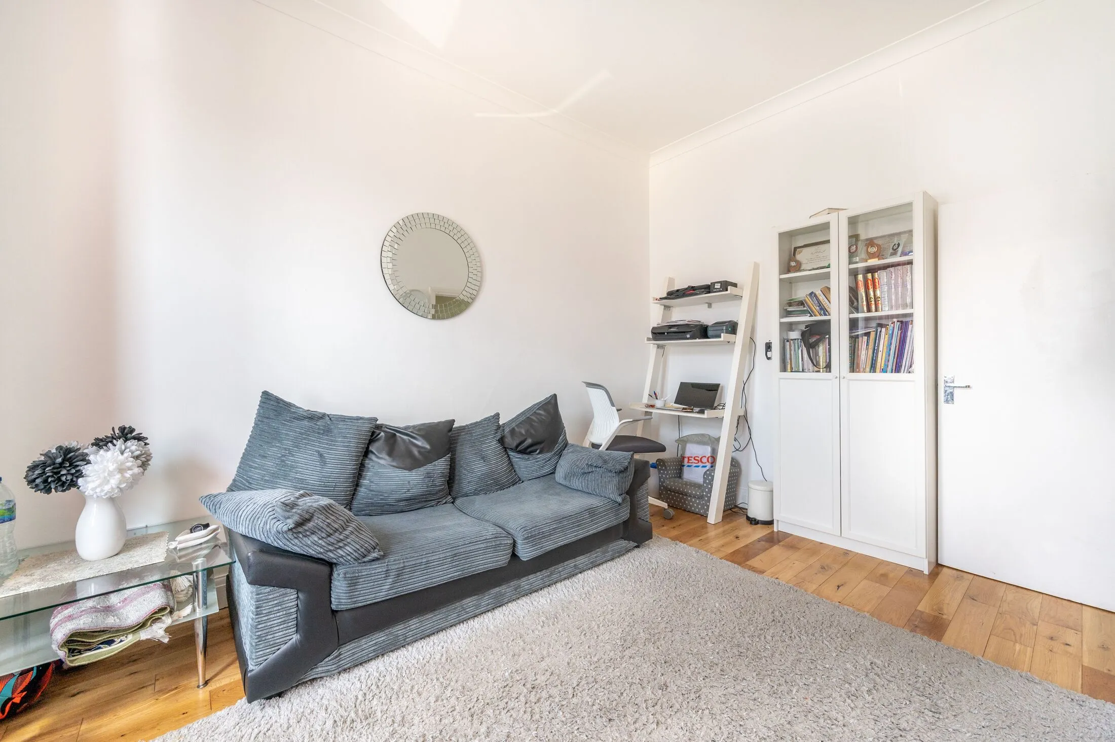 Flat Shrewsbury Road in Greater London