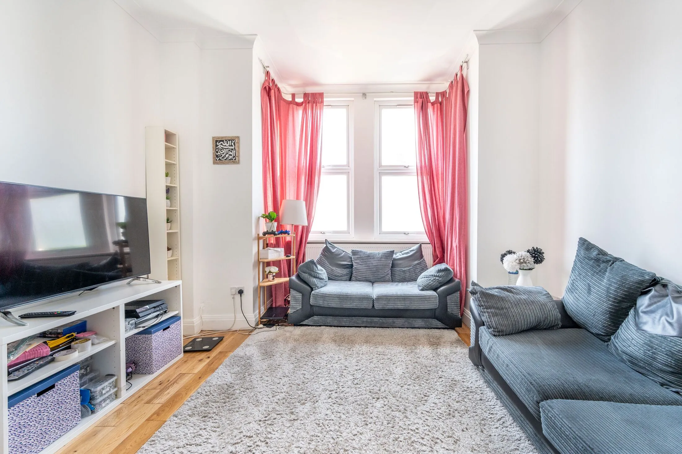 Flat Shrewsbury Road in Greater London