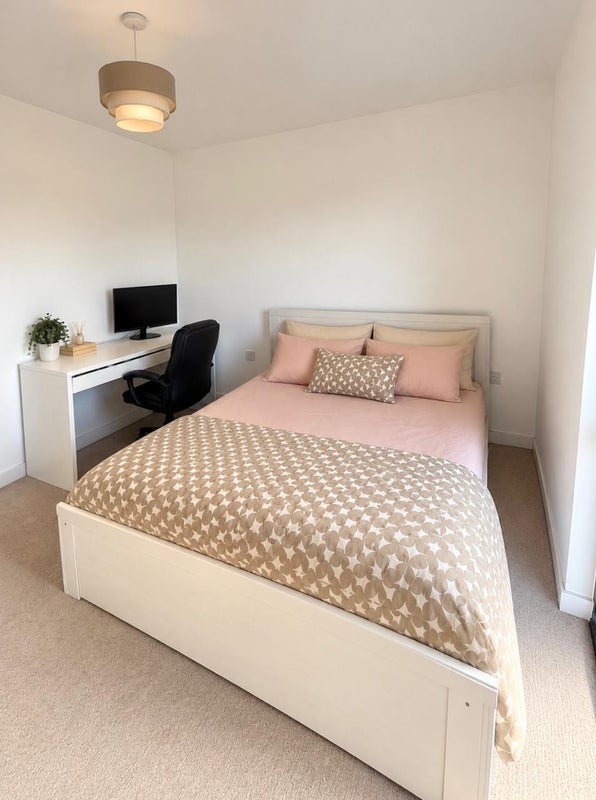 Room Cotall Street in Greater London