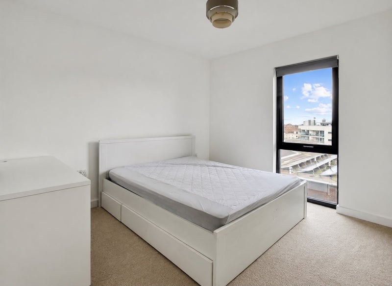 Room Cotall Street in Greater London