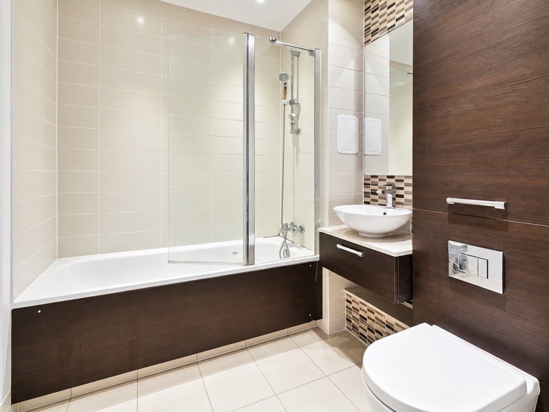 Room Cotall Street in Greater London