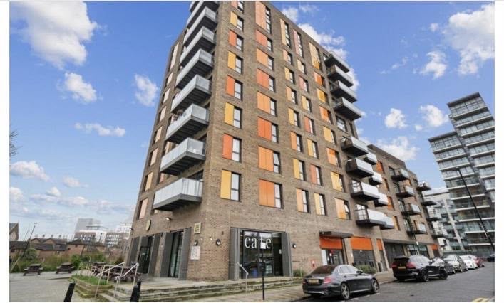 Room Cotall Street in Greater London