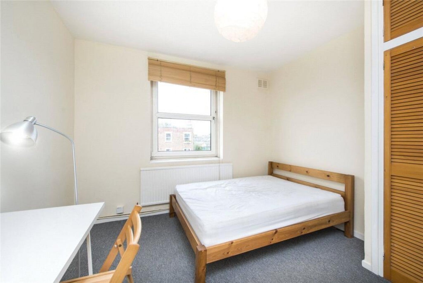Flat Mapledene Road in Greater London