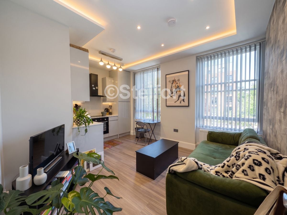 Flat Middleton Mews in Greater London