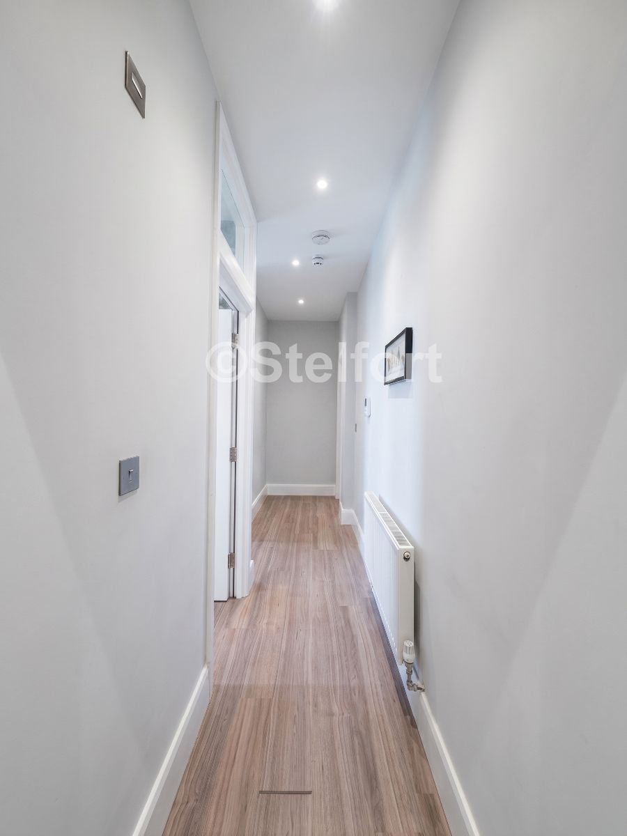 Flat Middleton Mews in Greater London