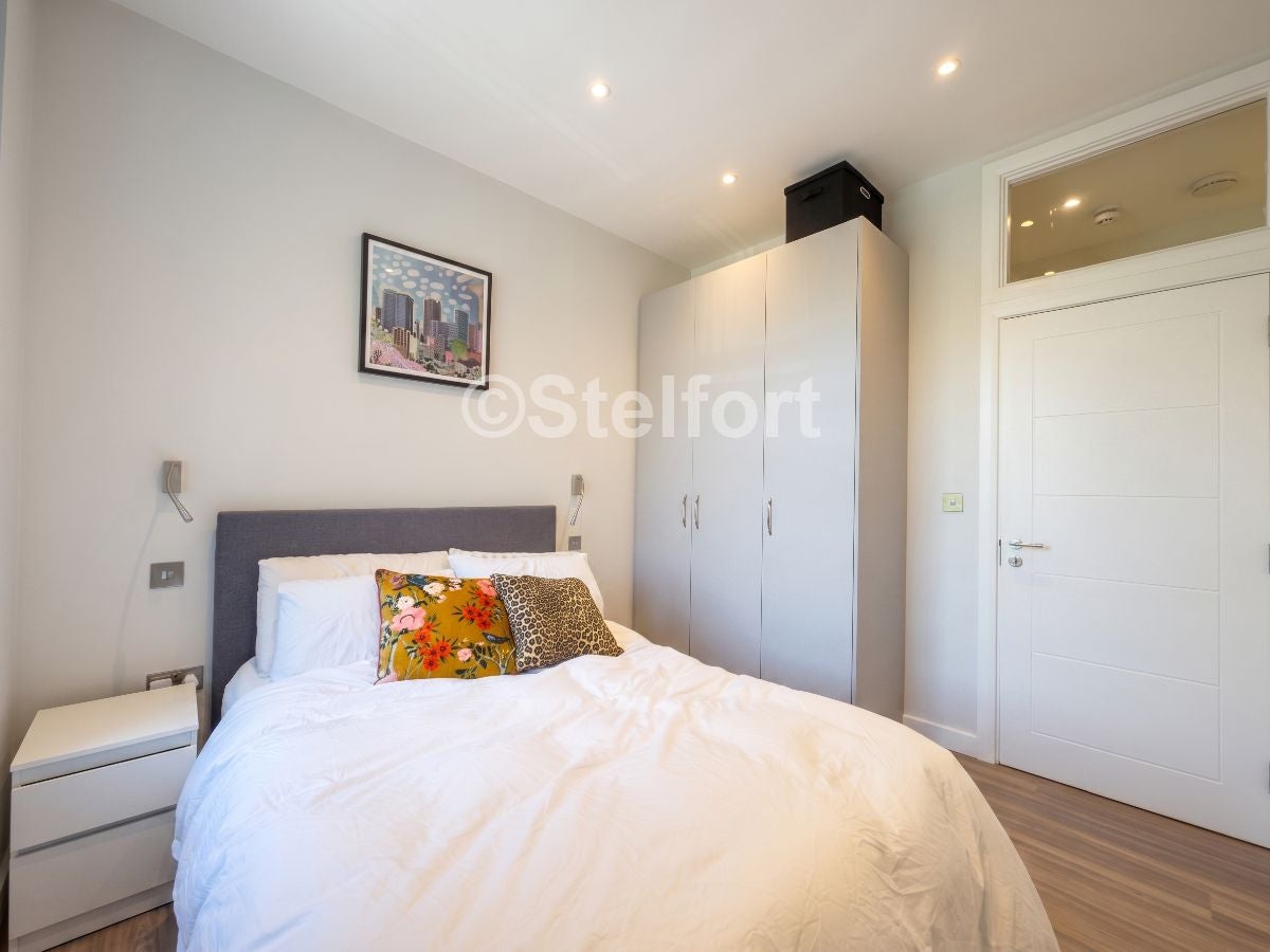Flat Middleton Mews in Greater London