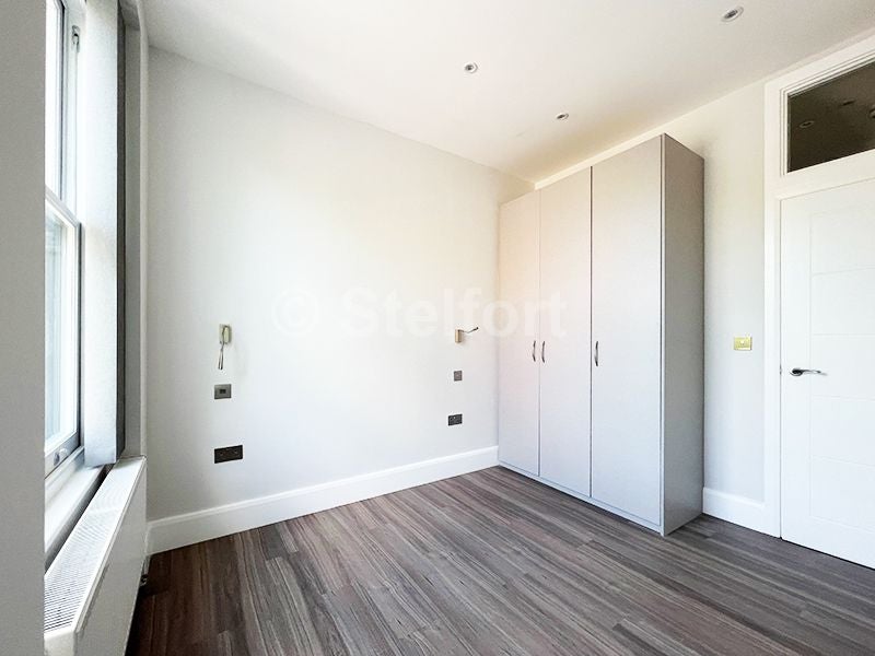 Flat Middleton Mews in Greater London