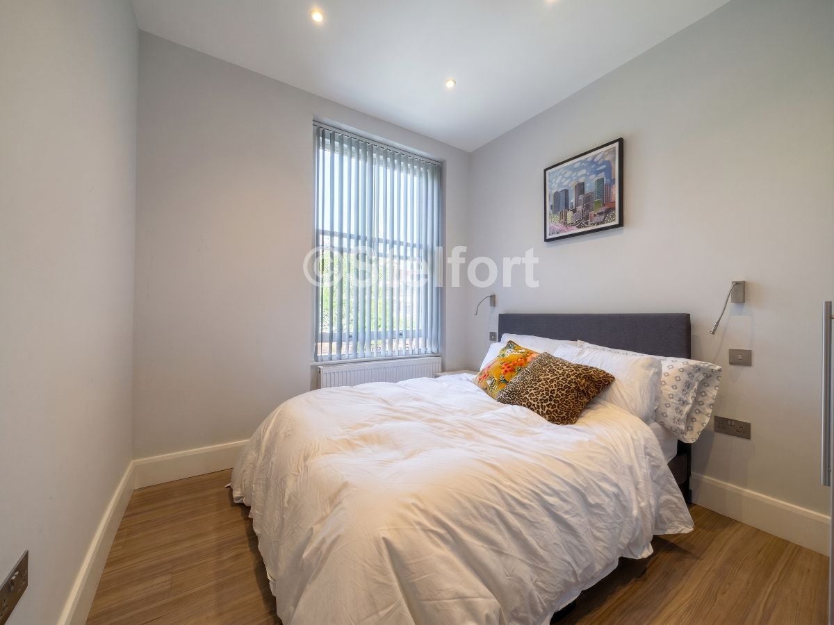 Flat Middleton Mews in Greater London