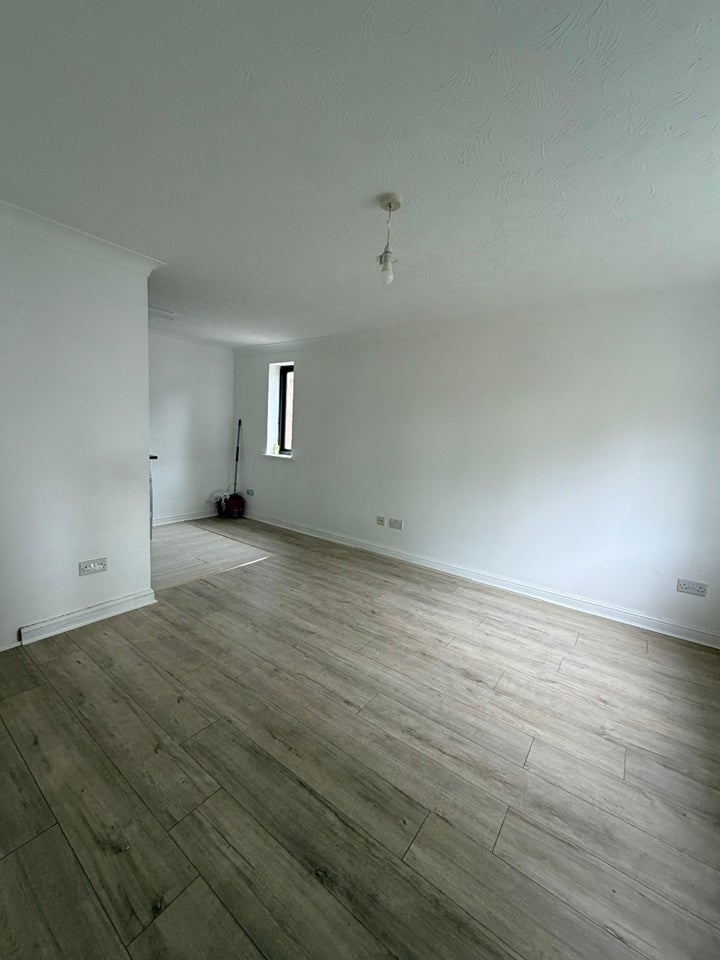 Room Swan Drive in Greater London