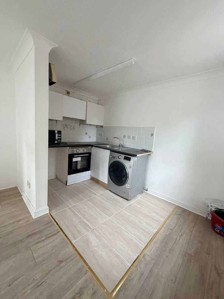 Room Swan Drive in Greater London