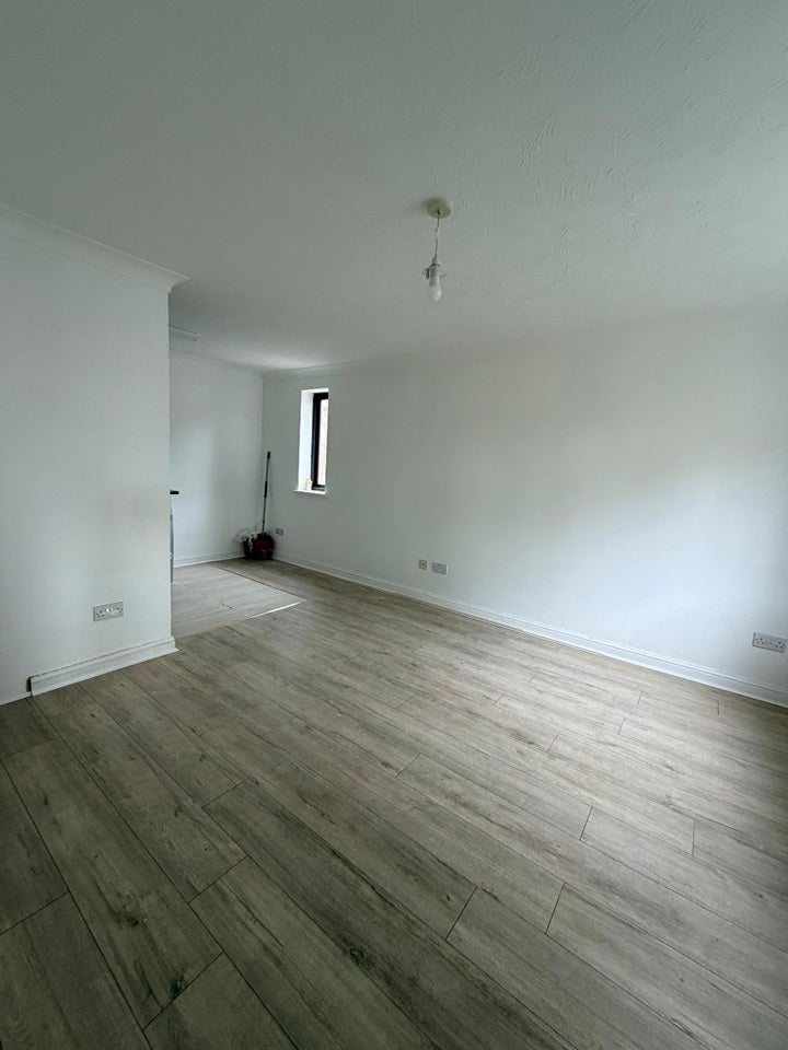 Room Swan Drive in Greater London