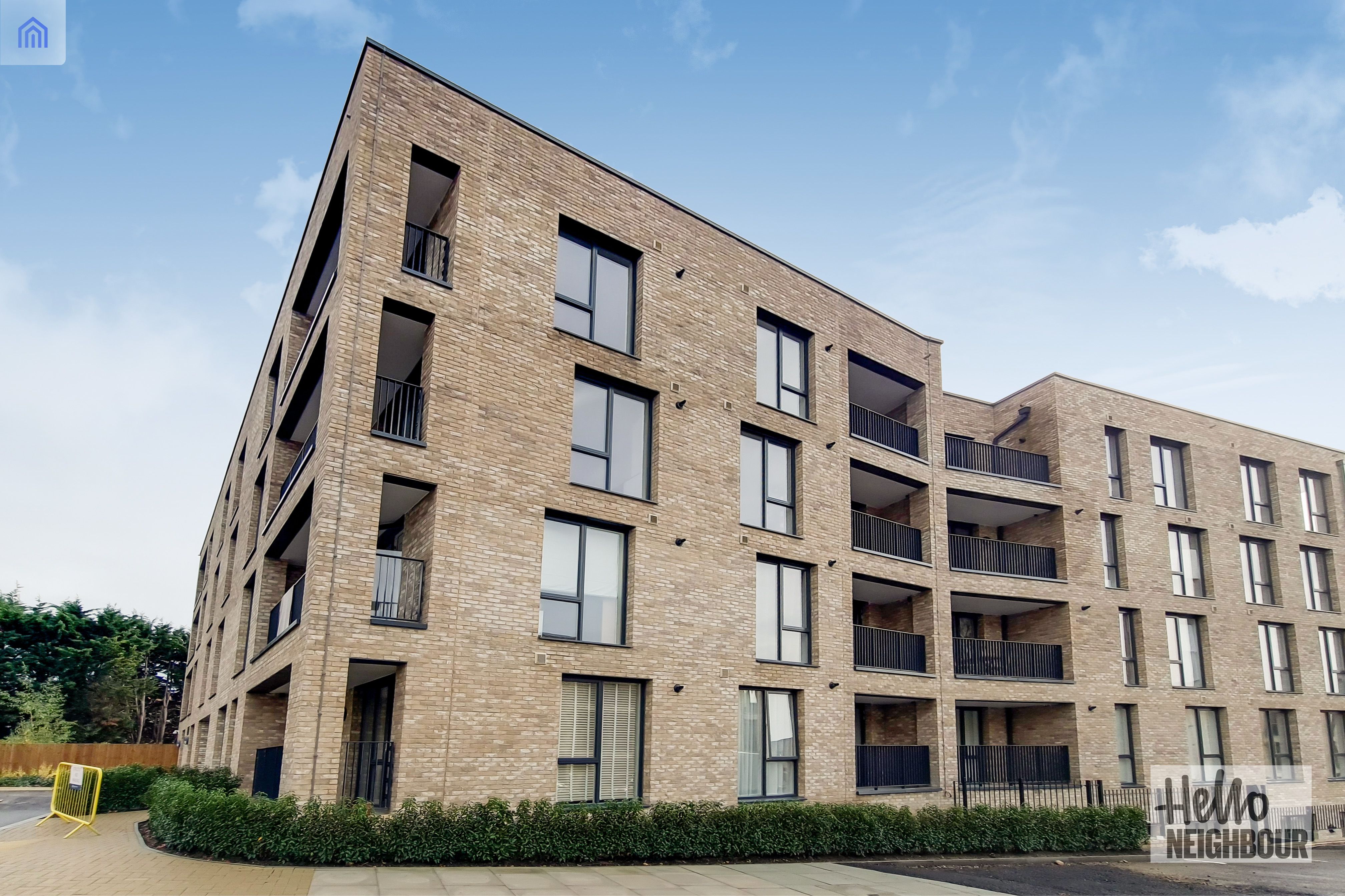 Flat Dollis Valley Drive in Greater London