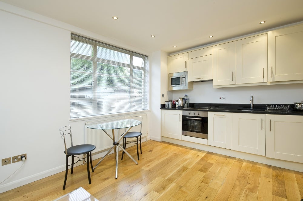 Flat Sloane Avenue in Greater London