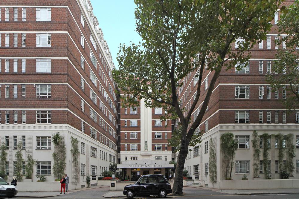 Flat Sloane Avenue in Greater London