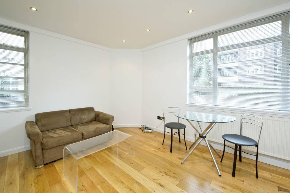 Flat Sloane Avenue in Greater London