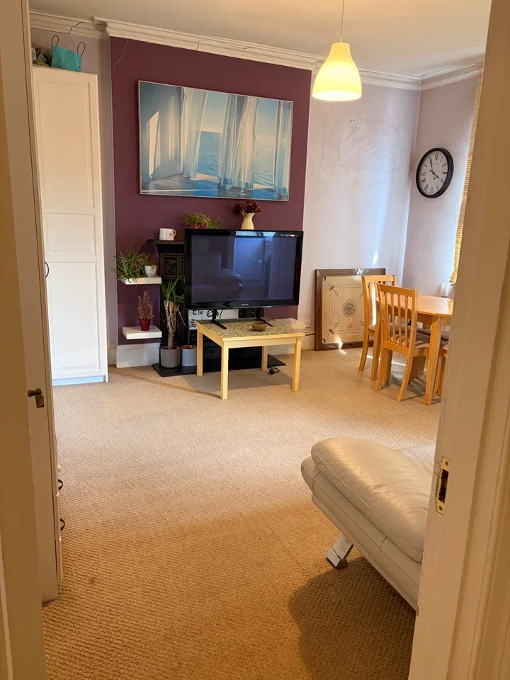 Flat Madeley Road in Greater London