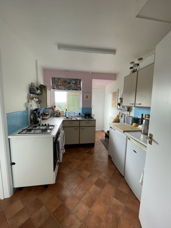Room Crowther Road in Bristol