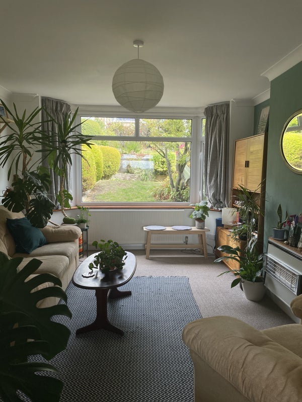 Room Crowther Road in Bristol