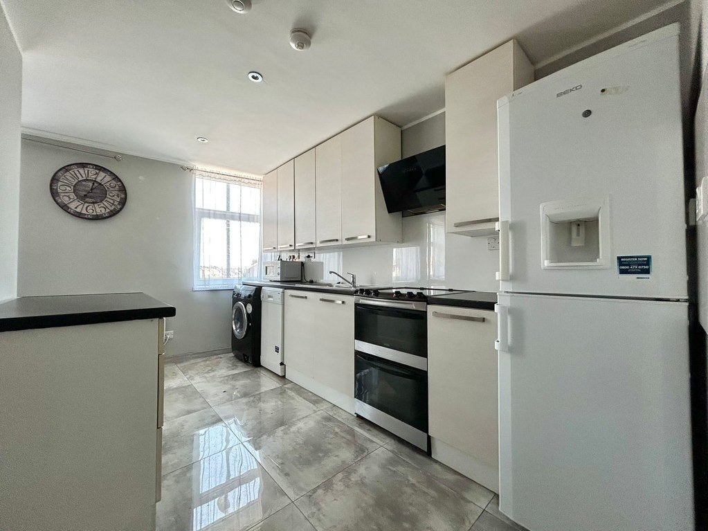 Flat Holbrook Lane in Coventry