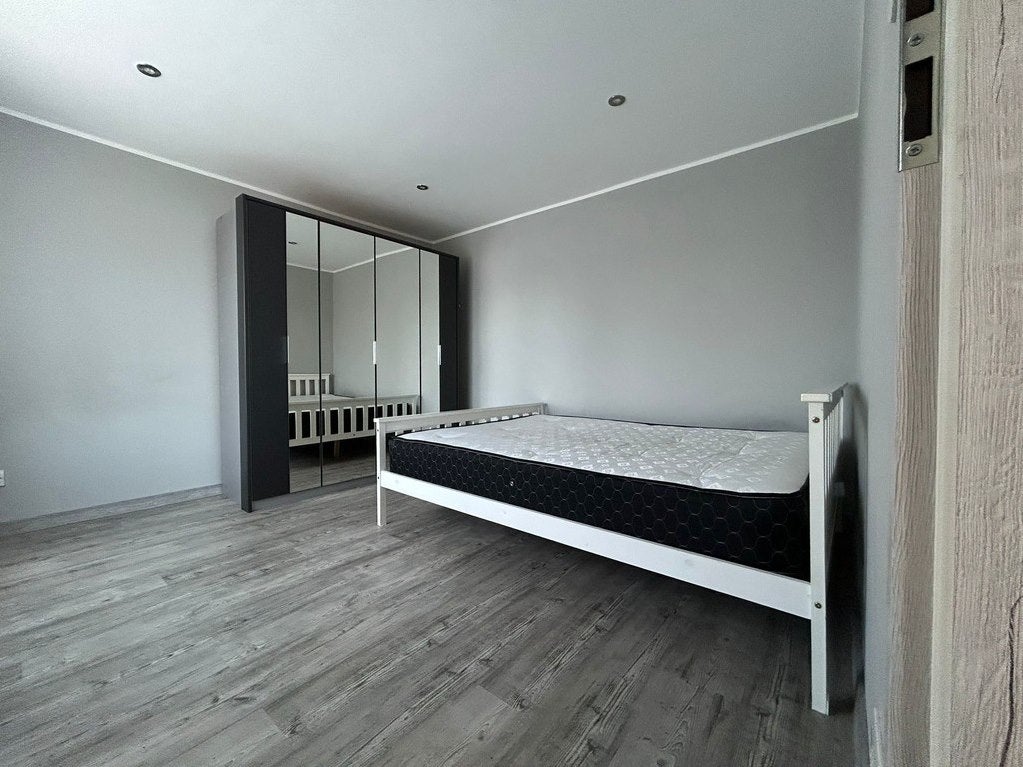 Flat Holbrook Lane in Coventry
