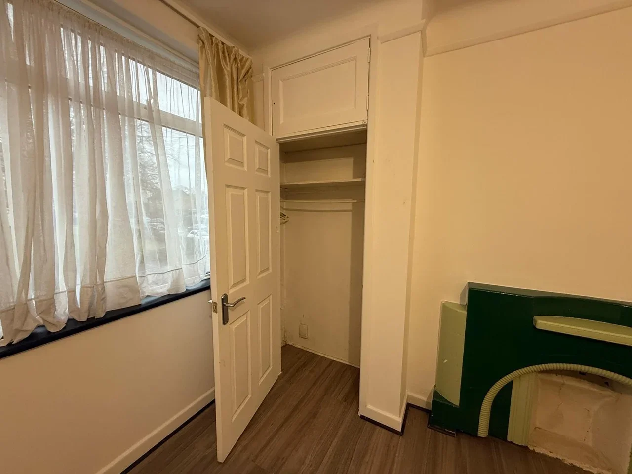 Room The Limes Avenue in Greater London
