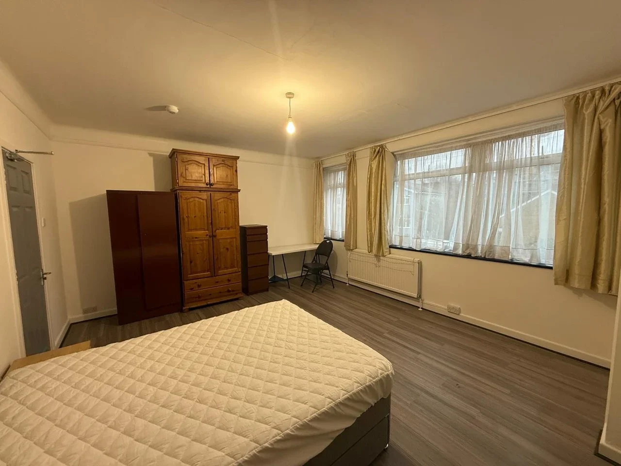 Room The Limes Avenue in Greater London