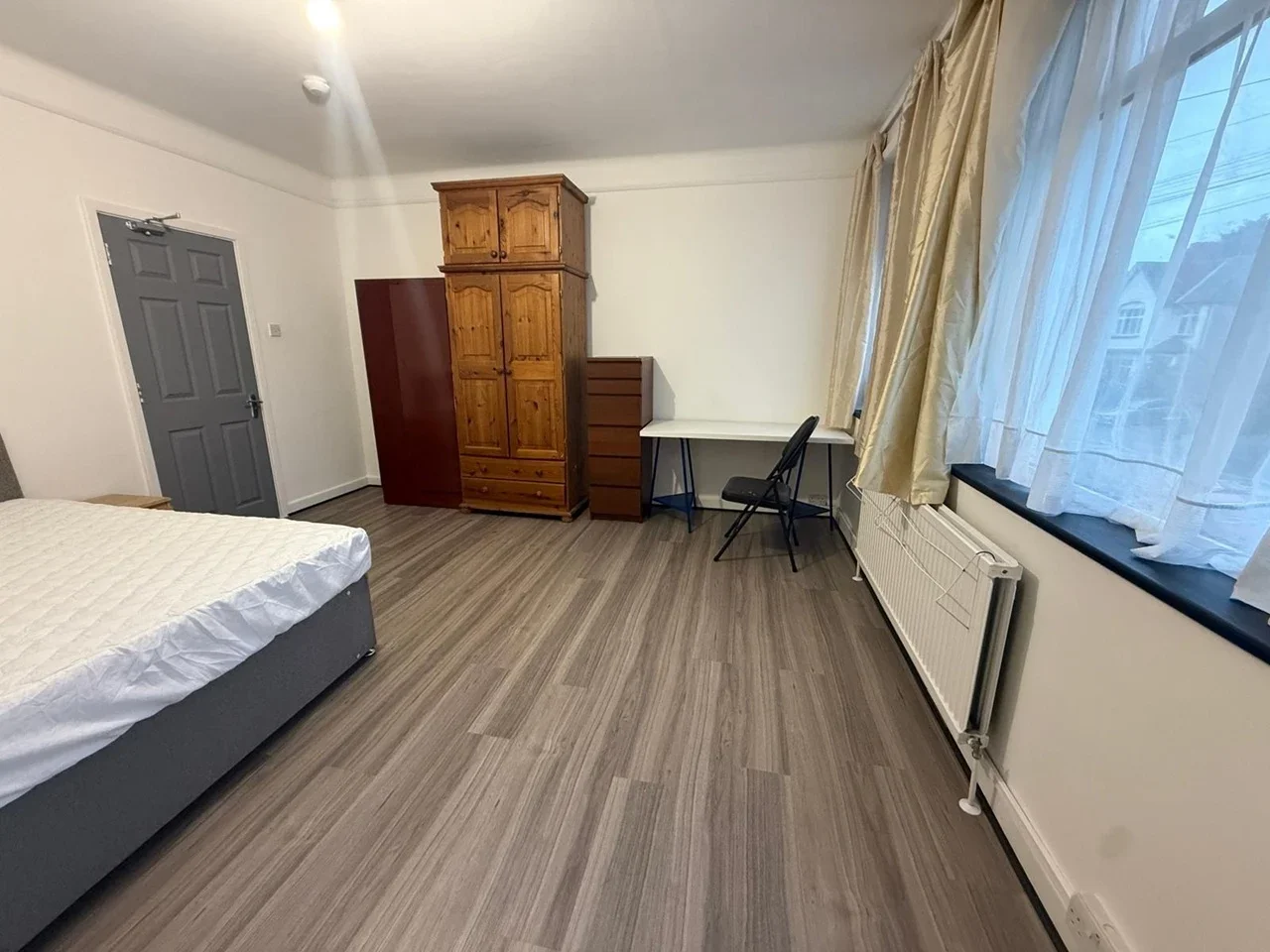 Room The Limes Avenue in Greater London