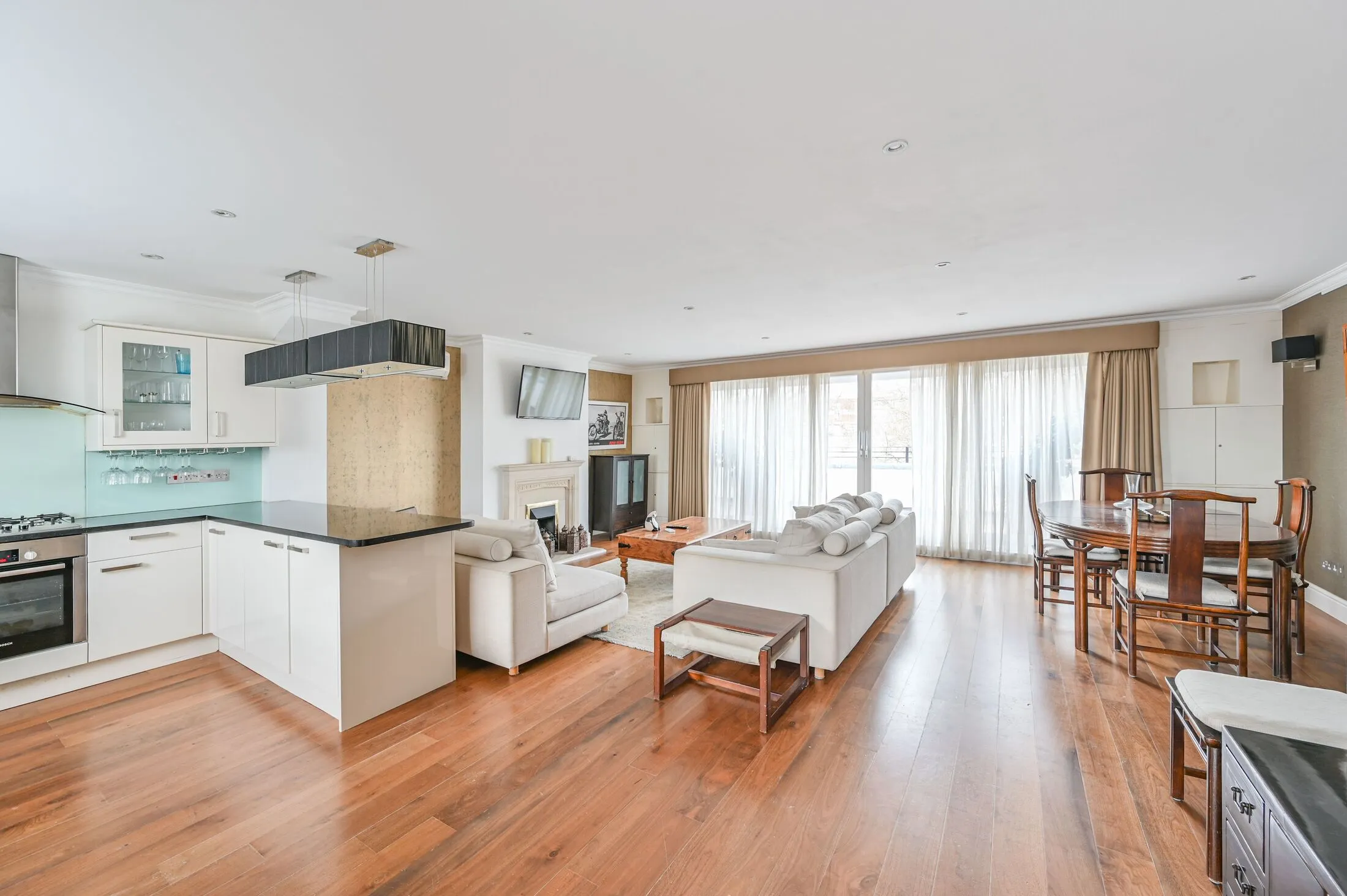 Flat Grosvenor Road in City of Westminster