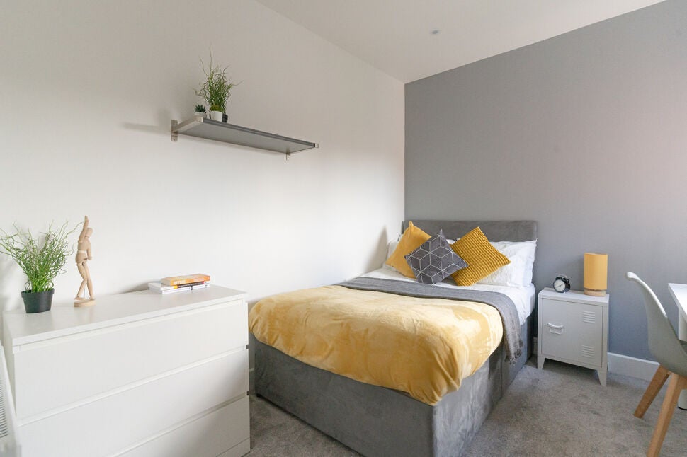 Room Playfair Road in Portsmouth