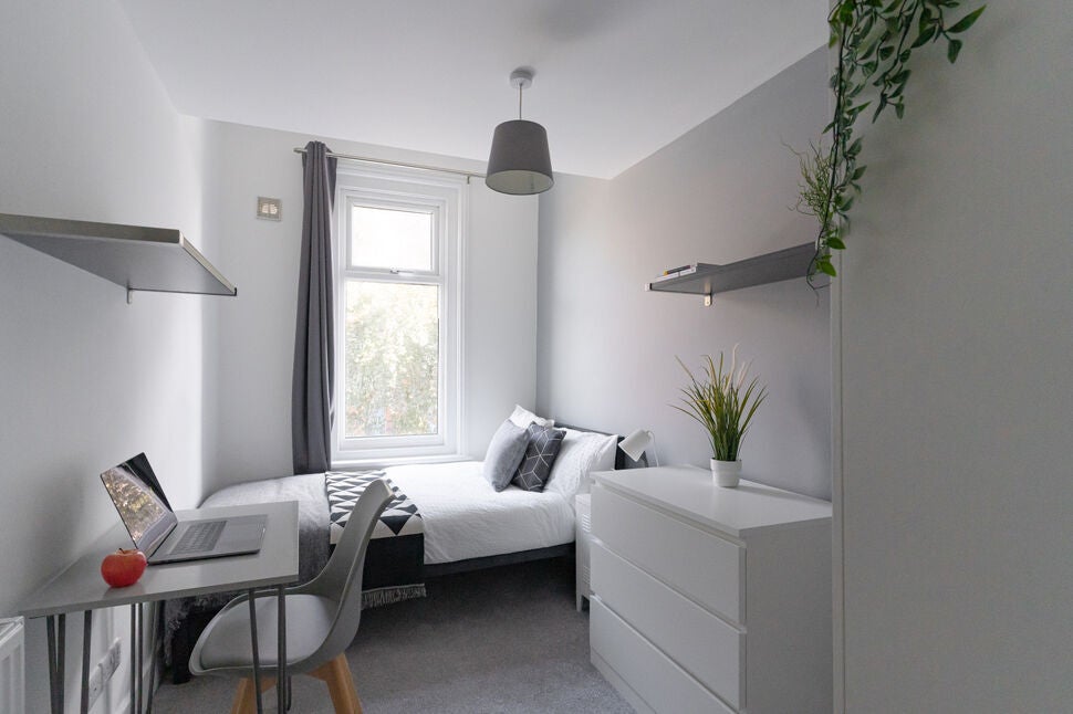 Room Playfair Road in Portsmouth