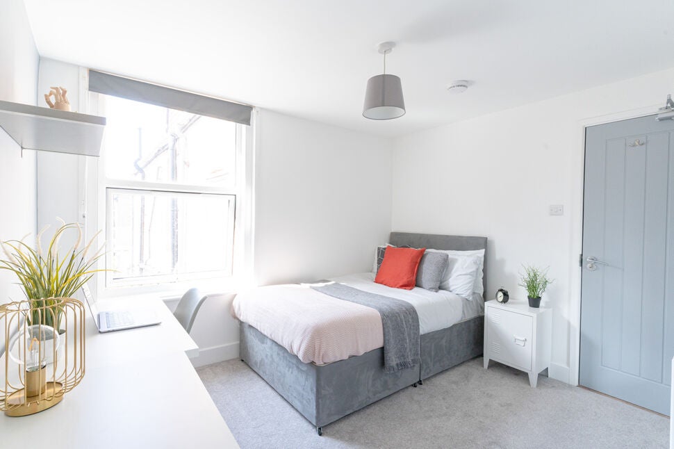 Room Playfair Road in Portsmouth