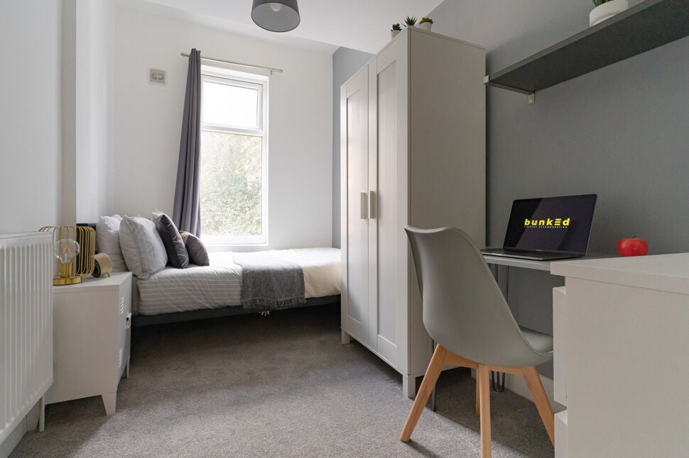 Room Playfair Road in Portsmouth