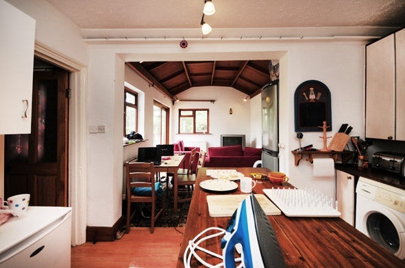 Room Merton Road in Greater London