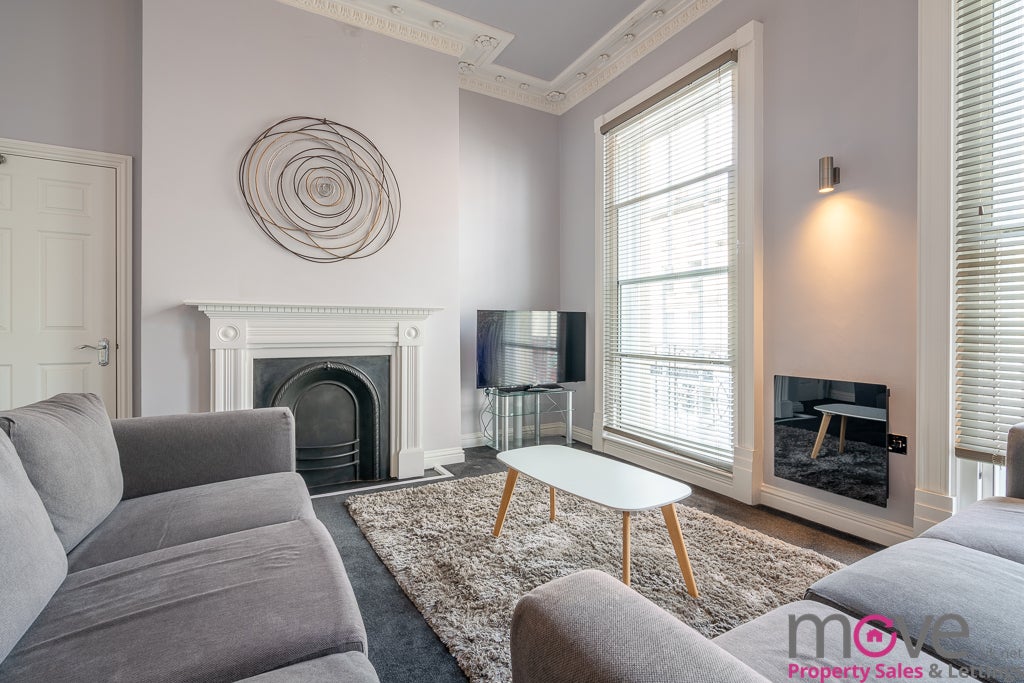 Flat Clarence Parade in Cheltenham