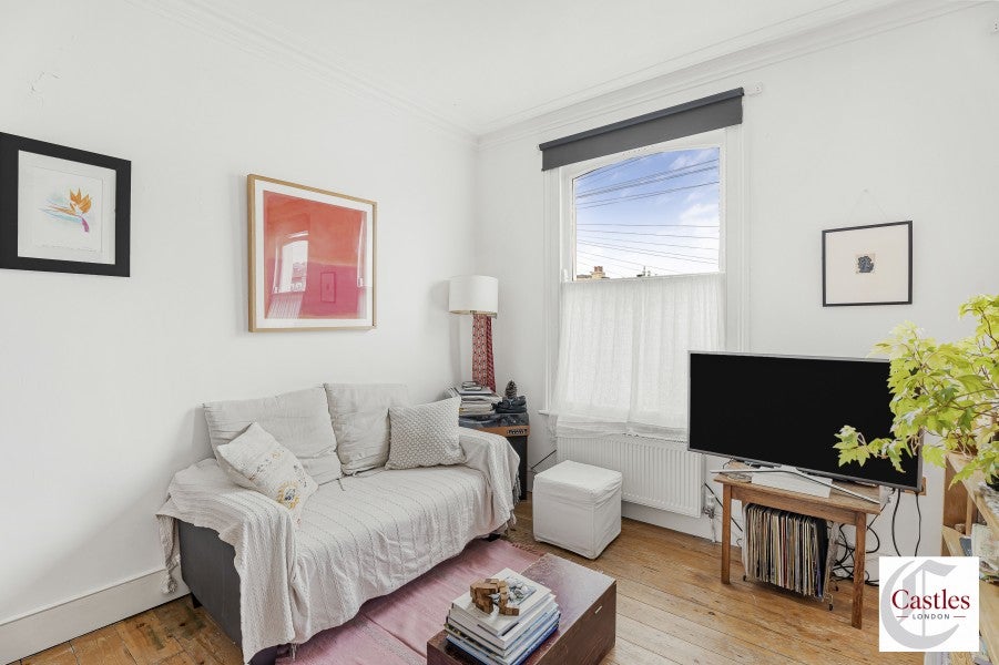 Flat Thorpedale Road in Greater London