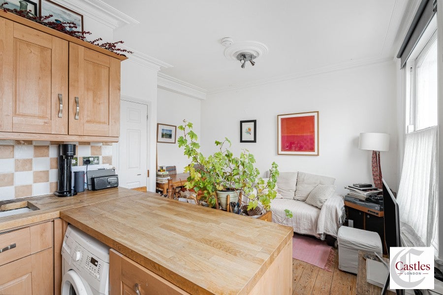 Flat Thorpedale Road in Greater London