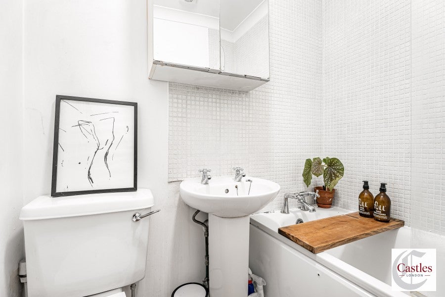 Flat Thorpedale Road in Greater London
