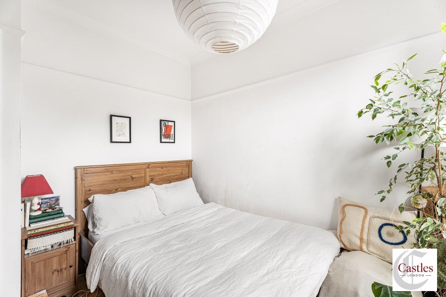 Flat Thorpedale Road in Greater London