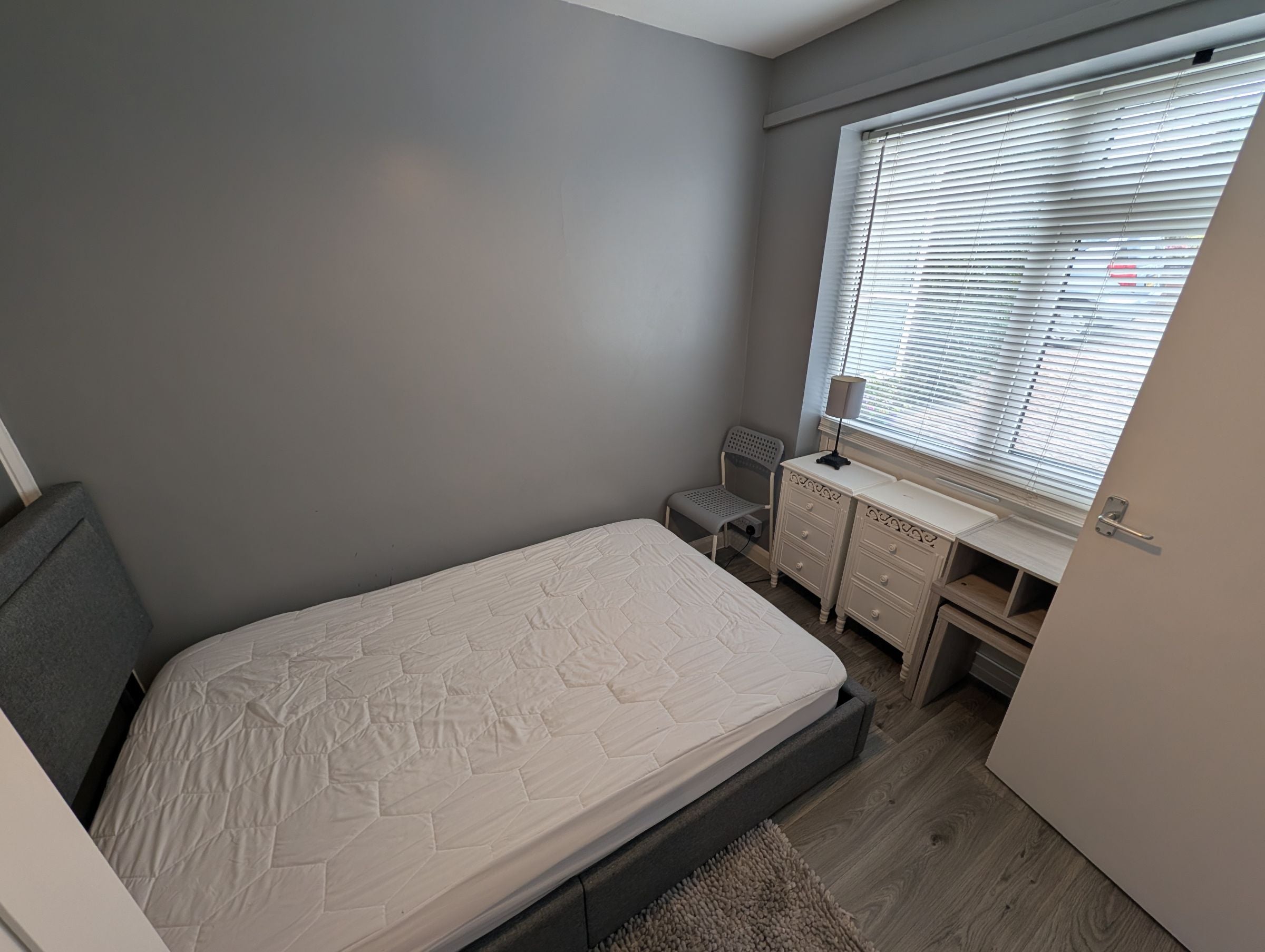 Flat Greenside Close in Bristol