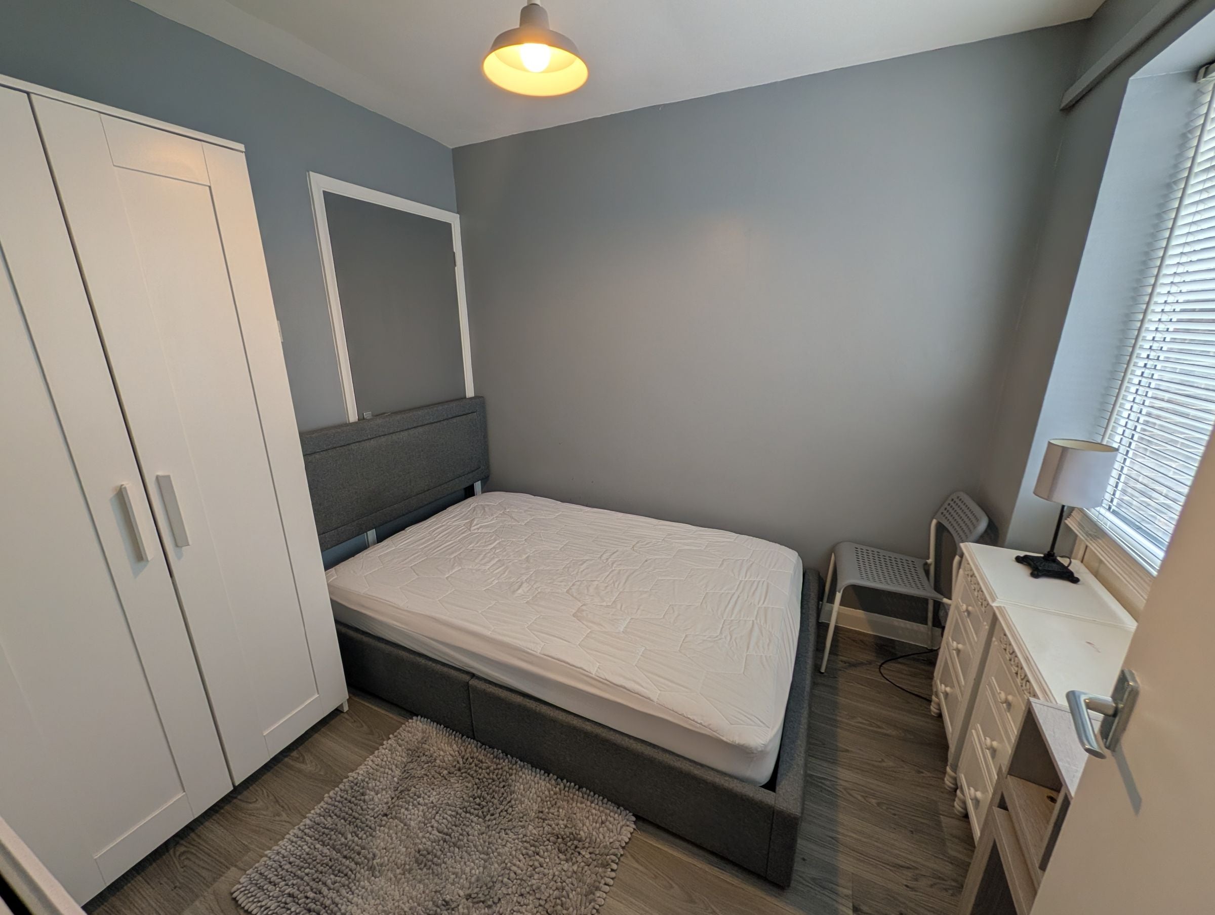 Flat Greenside Close in Bristol