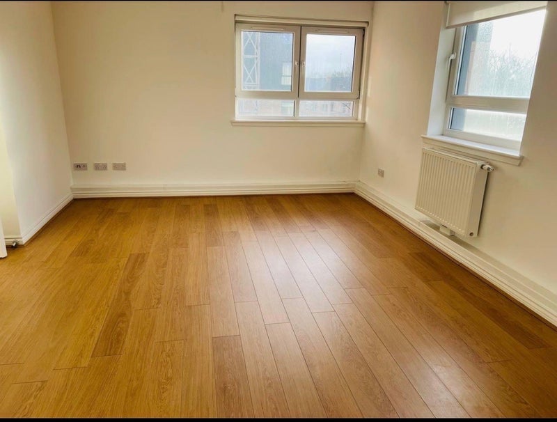 Room Ibroxholm Oval in Glasgow